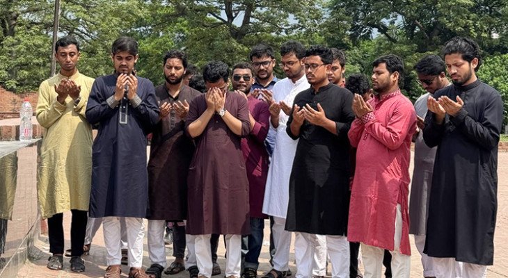 রায়েরবাজারে ৭১ ও ২৪-এর শহীদদের প্রতি শ্রদ্ধা জানালেন ডাকসু নেতারা